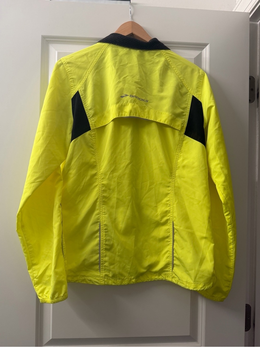 Brooks Neon Yellow and Black lightweight athletic jacket - Picture 2 of 6